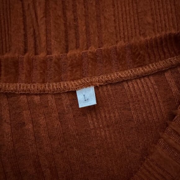 Suéter Ligero de Manga Larga (Lightweight Ribbed Long Sleeve Sweater) - Picture 7 of 7